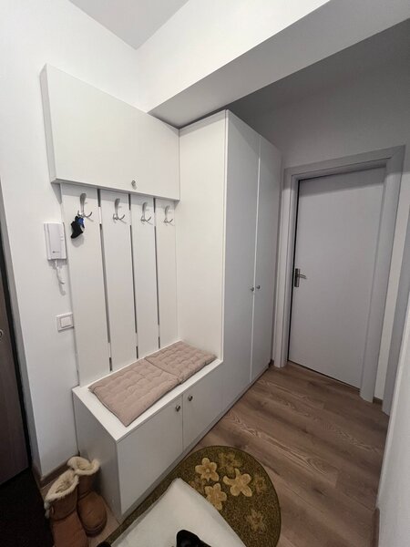 1 Decembrie 13 min. metrou, apartament 2 camere, mobilat/utilat.